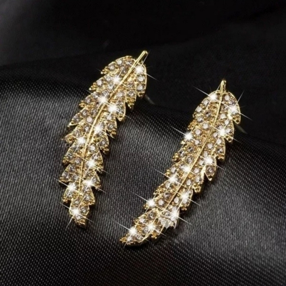 NEW Luxury 18k Gold Diamond Feather Earring - Picture 2 of 6